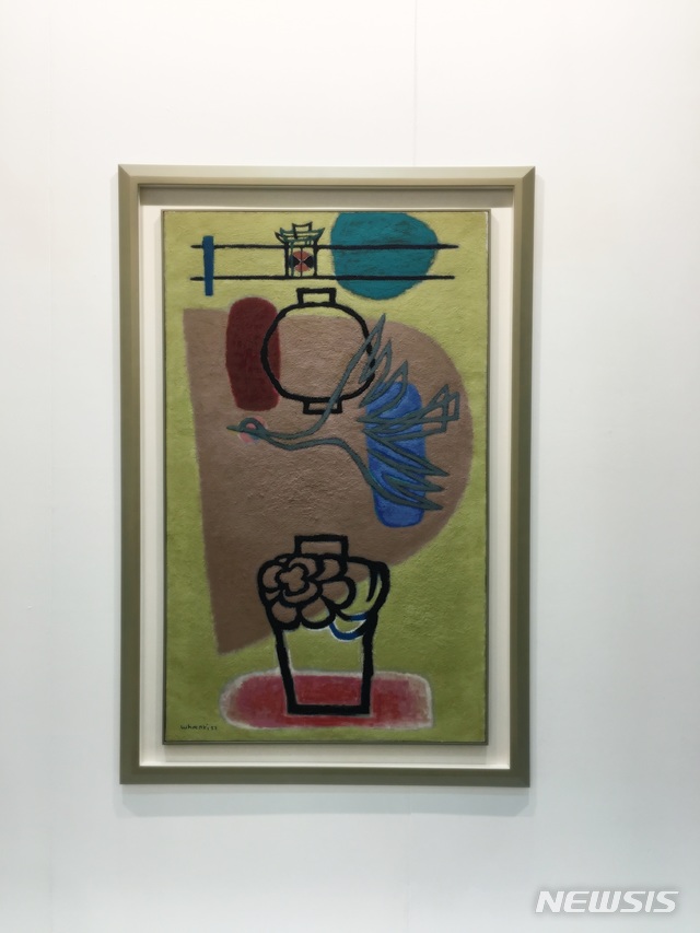 【서울=뉴시스】김환기 1957년작 반구상 '정원(Garden)'