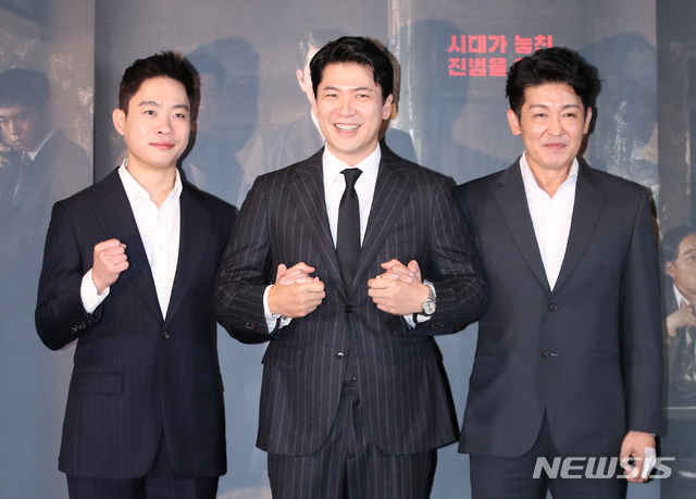 【서울=뉴시스】조수정 기자 = 배우 김동영, 김상경, 허성태(왼쪽부터)가 26일 서울 이촌동 CGV용산아이파크몰에서 열린 영화 '열두 번째 용의자' 언론시사회에서 포즈를 취하고 있다. 영화 '열두 번째 용의자'는 10월10일 개봉한다.2019.09.26.chocrystal@newsis.com