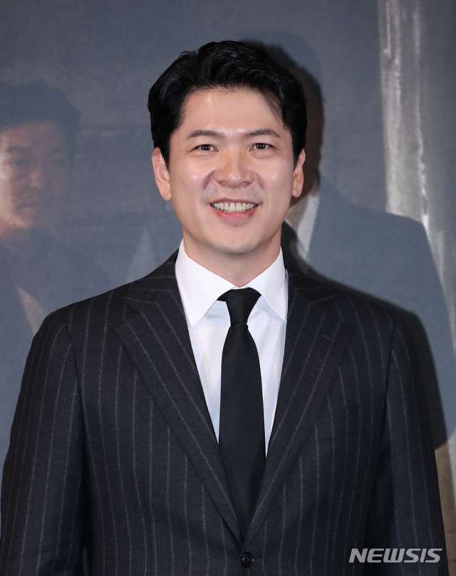 【서울=뉴시스】조수정 기자 = 배우 김상경이 26일 서울 이촌동 CGV용산아이파크몰에서 열린 영화 '열두 번째 용의자' 언론시사회에서 포즈를 취하고 있다. 영화 '열두 번째 용의자'는 10월10일 개봉한다.2019.09.26.chocrystal@newsis.com