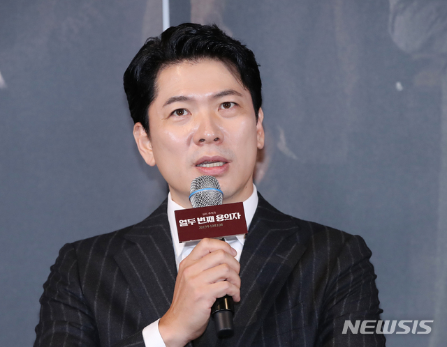 【서울=뉴시스】조수정 기자 = 배우 김상경이 26일 서울 이촌동 CGV용산아이파크몰에서 열린 영화 '열두 번째 용의자' 언론시사회에서 질문을 듣고 있다. 영화 '열두 번째 용의자'는 10월10일 개봉한다.2019.09.26.chocrystal@newsis.com