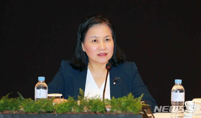 【서울=뉴시스】김선웅 기자 = 유명희 산업통상자원부 장관이 26일 오후 서울 그랜드하얏트호텔에서 열린 '소재, 부품분야 외국인 투자자와의 대회'에서 모두발언을 하고 있다. 2019.09.26. (사진=산업통상자원부 제공)&nbsp; photo@newsis.com 