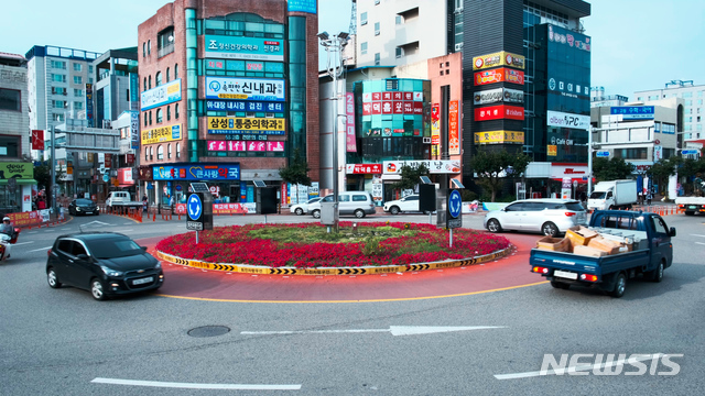 【영동=뉴시스】충북 영동군 영동읍 중앙사거리 회전교차로.(사진=영동군 제공) photo@newsis.com