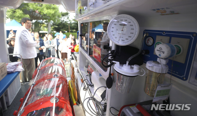 【서울=뉴시스】음압구급차 내부 모습. 2019.09.27. mangusta@newsis.com