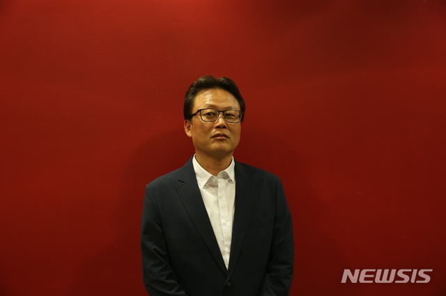 [인터뷰]소설가 김언수 "살아보고 싶은 삶을 소설로 쓴다"