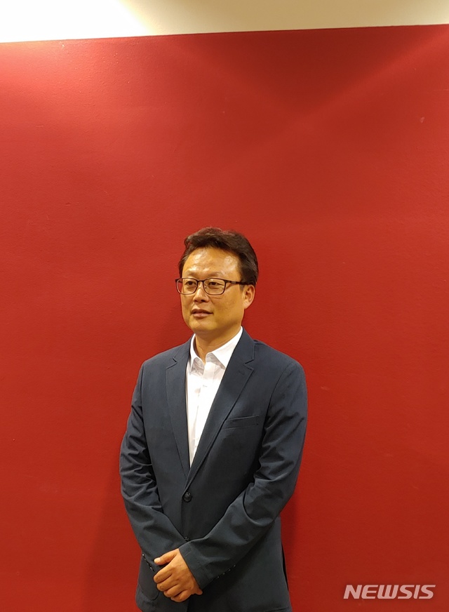 [인터뷰]소설가 김언수 "살아보고 싶은 삶을 소설로 쓴다"