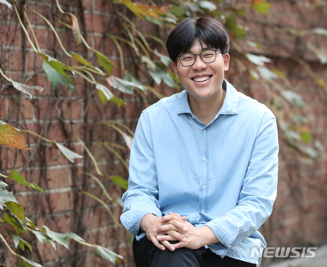[인터뷰]김준식 감독 "계절과 계절 사이, 어찌 보면 신비한 영화"
