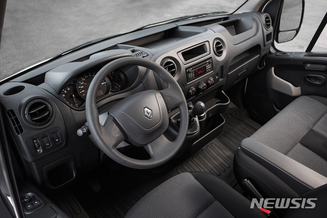 르노 마스터밴 캠핑카 개조 붐…인기비결은?