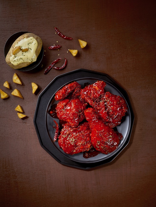 이건 정말 맵다, BBQ '뱀파이어 치킨' 출시