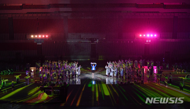 【서울=뉴시스】추상철 기자 = 제100회 전국체전 개막을 이틀 앞둔 지난 2일 오후 서울 송파구 잠실종합운동장에서 모의 개회식이 펼쳐지고 있다. 2019.10.03. (사진=서울시 제공) photo@newsis.com