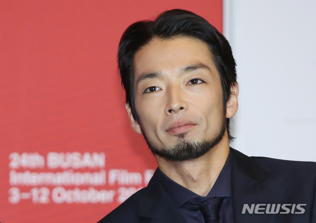 【부산=뉴시스】조수정 기자 = 제24회 부산국제영화제 개막작 '말도둑들, 시간의 길' 기자회견이 열린 3일 오후 부산 해운대구 우동 영화의전당 중극장에서 배우 모리야마 미라이(일본)가 질문을 듣고 있다. 2019.10.03.chocrystal@newsis.com