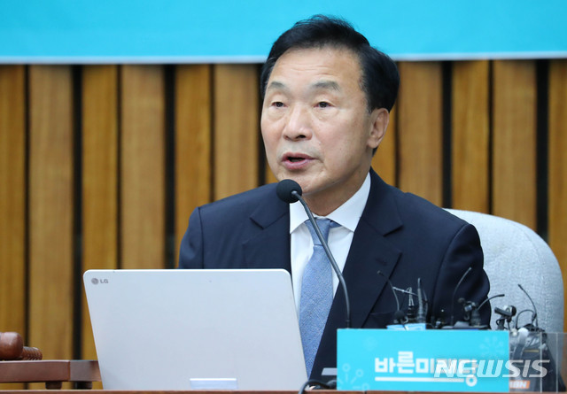 【서울=뉴시스】 장세영 기자 = 손학규 바른미래당 대표가 4일 오전 서울 여의도 국회에서 열린 제153차 최고위원회의 및 확대간부회의에 참석해 현안관련 모두발언을 하고 있다. 2019.10.04. photothink@newsis.com