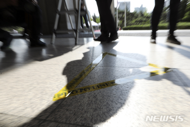 정경심 '표창장 위조' 재판 미뤄지나…검찰도 기일변경