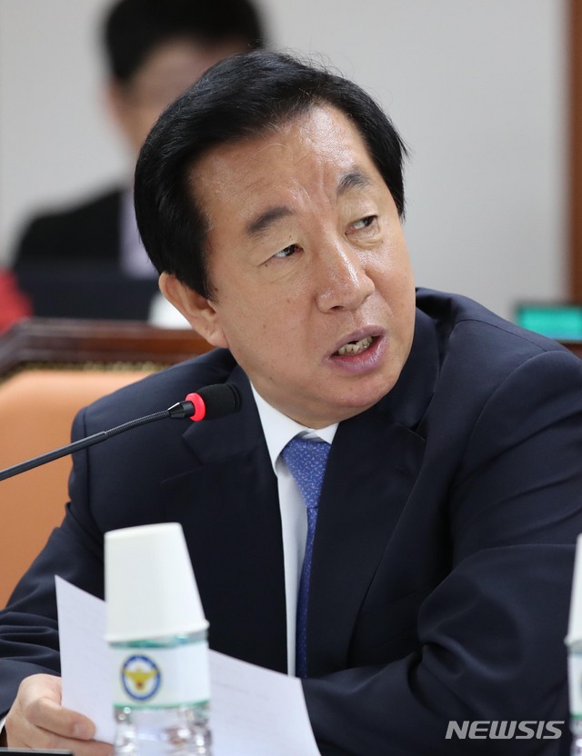 【서울=뉴시스】 고범준 기자 = 4일 오전 서울 서대문구 경찰청에서 열린 국회 행정안전위원회(행안위) 경찰청 국정감사에서 김성태 자유한국당 의원이 질의하고 있다. 2019.10.04. bjko@newsis.com