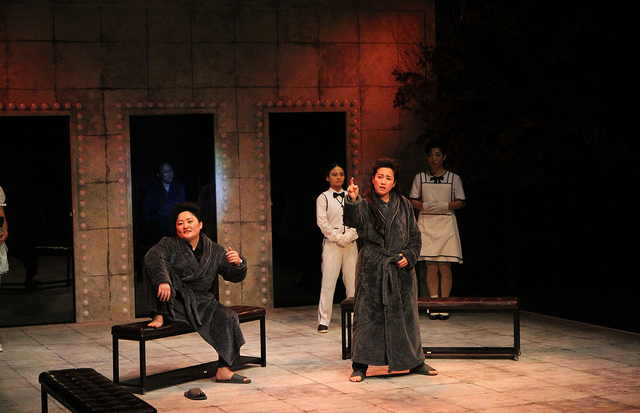 [리뷰]몽매한 남성적 시각이여···연극 '이갈리아의 딸들'