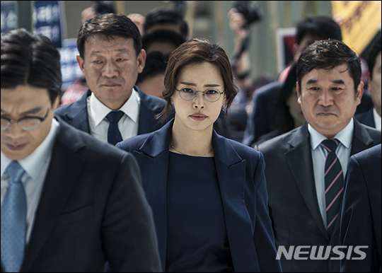 【서울=뉴시스】 남정현 기자 =영화 '블랙머니' 스틸 (사진=에이스메이커무비웍스 제공) 2019.11.19 nam_jh@newsis.com