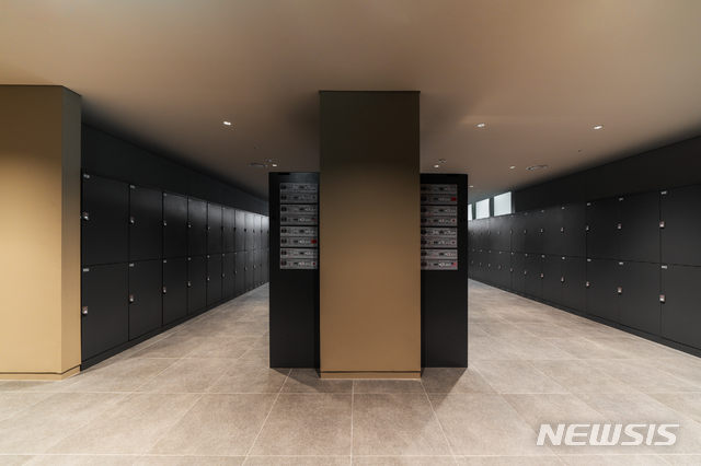 【서울=뉴시스】나인트리 프리미어 호텔 인사동 '셀프 라커 룸'