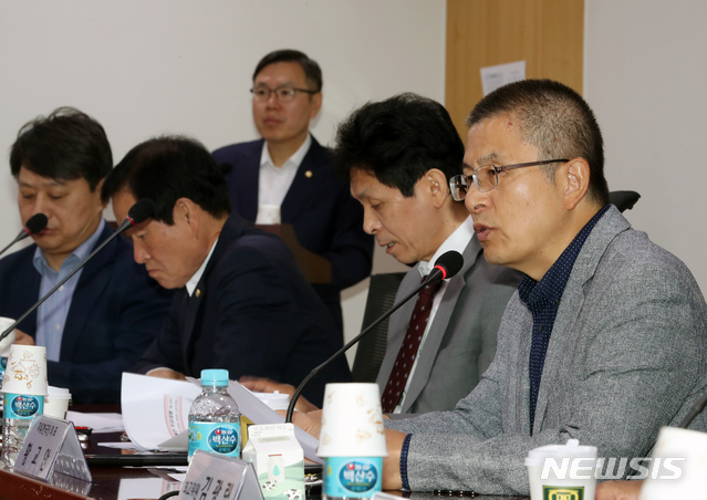 【서울=뉴시스】고승민 기자 =황교안 자유한국당 대표. 2019.10.08.kkssmm99@newsis.com