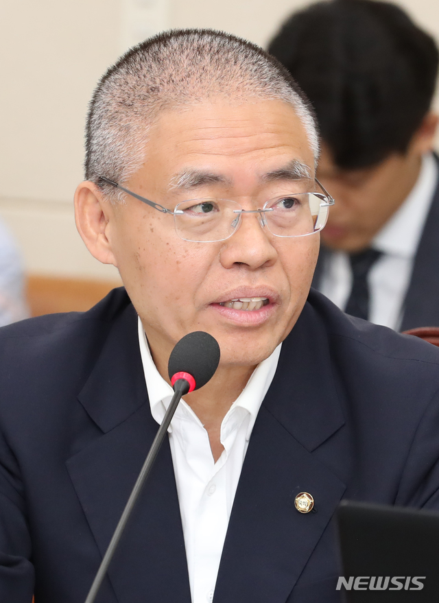 [서울=뉴시스]최교일 자유한국당 의원(뉴시스DB) 2019.10.08. kmx1105@newsis.com