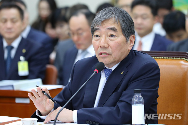 윤석헌 "DLF 사태, 은행 구조적 문제라는 점 고려해 보상"