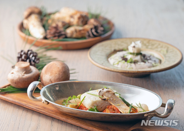 【서울=뉴시스】그랜드 하얏트 서울 ‘테판’의 ‘송이 버섯 프로모션’