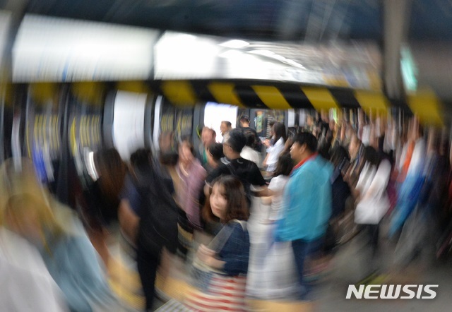 지하철 4호선서 '현금 1억원' 분실…주인 품으로