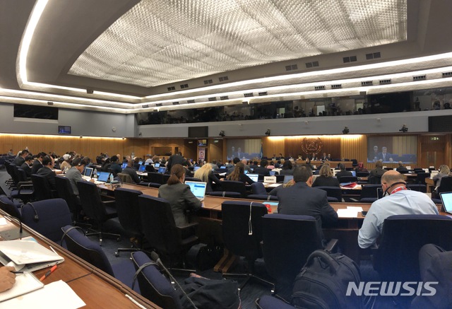 【서울=뉴시스】김가윤 기자 = 7일부터 11일까지 영국 런던에서 열린 런던협약·의정서 당사국총회에 참석하고 있는 해양수산부는 47개 당사국 대표와 OECD 등 국제기구, 그린피스 등 비정부기구가 모인 가운데 후쿠시마 원전오염수 처리 문제와 관련, 일본측에 우려를 표명하고 당사국총회 차원에서 지속적인 관심을 요청했다. 2019.10.10 (제공=해양수산부) yoon@newsis.com