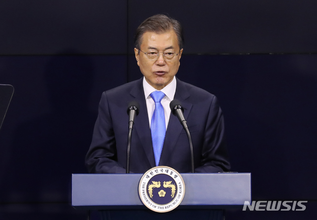 【아산=뉴시스】 박영태 기자 = 문재인 대통령이 10일 충청남도 아산시 탕정 삼성디스플레이 사업장에서 열린 신규투자 및 상생협력 협약식에 참석, 발언하고 있다. 2019.10.10. since1999@newsis.com