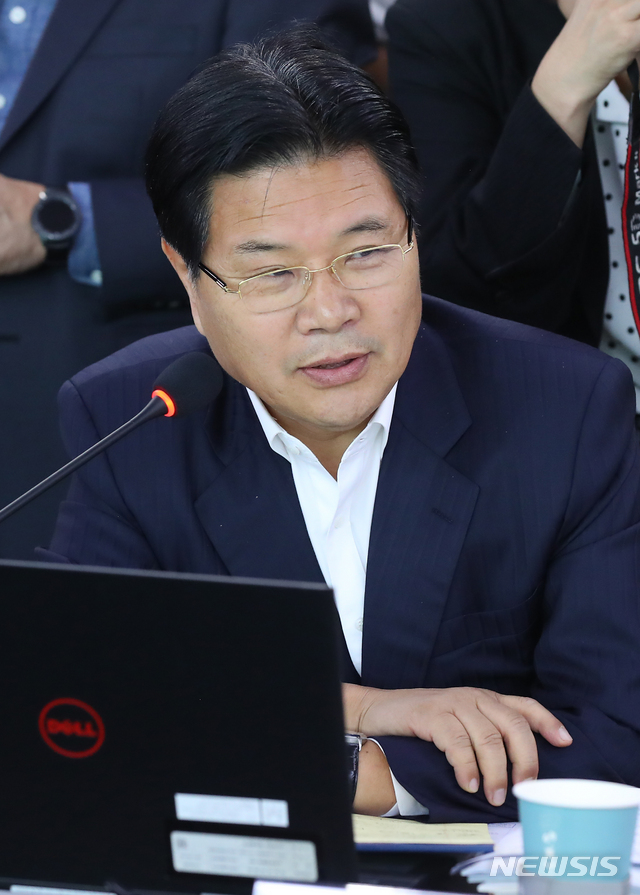【서울=뉴시스】전신 기자 = 홍문종 우리공화당 공동대표. 2019.10.10. photo1006@newsis.com