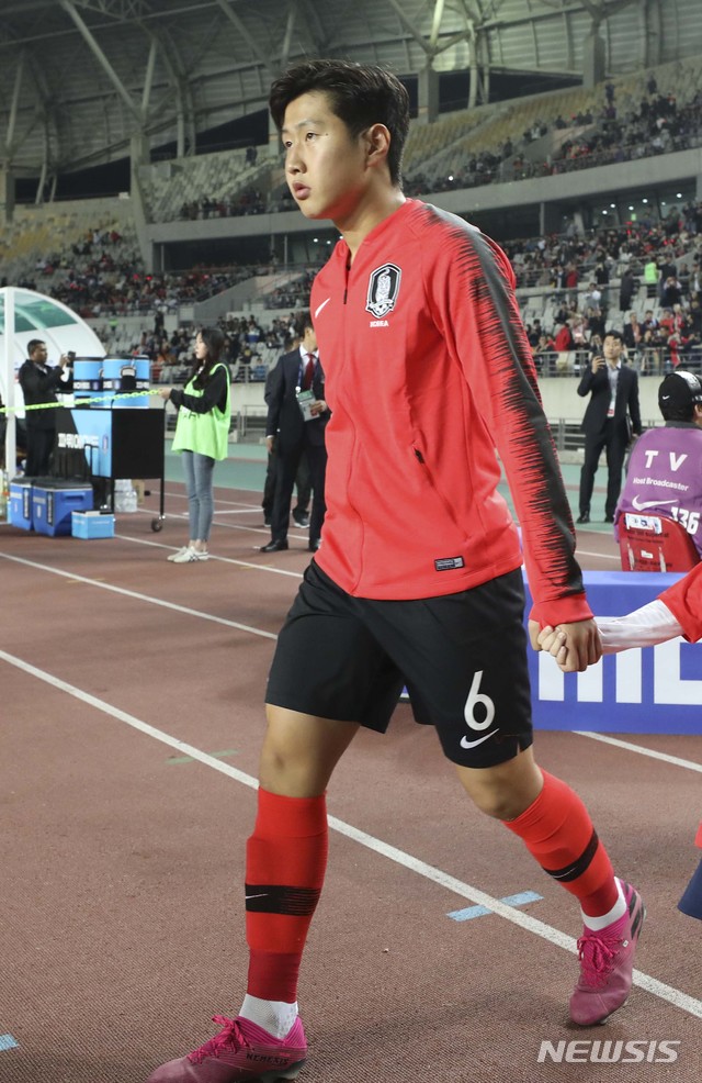 【화성=뉴시스】최진석 기자 = 10일 경기 화성종합운동장에서 열린 '2022 FIFA 카타르 월드컵' 아시아 지역 2차 예선 대한민국과 스리랑카의 경기. 이강인이 선발 출장하고 있다. 2019.10.10. myjs@newsis.com 