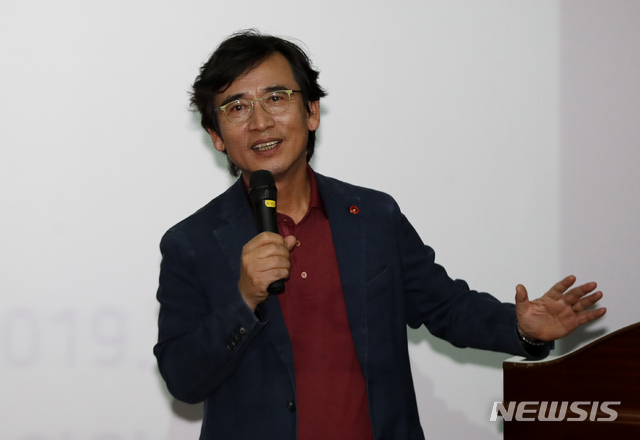 【제주=뉴시스】우장호 기자 = 유시민 노무현재단 이사장. 2019.10.12. woo1223@newsis.com