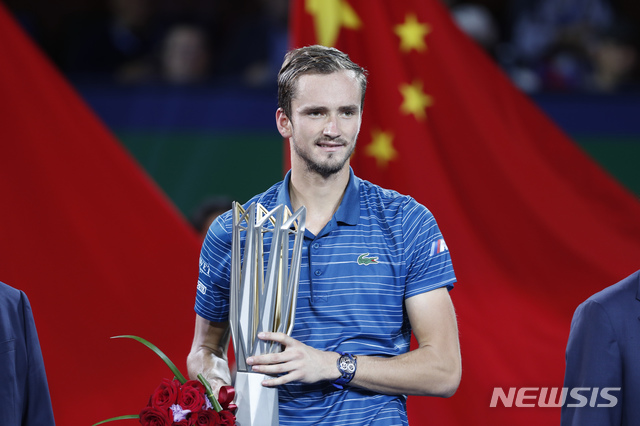 [상하이=AP/뉴시스] 2019년 남자프로테니스(ATP) 투어 상하이 롤렉스 마스터스에서 단식 우승을 차지한 다닐 메드베데프. 2019.10.13