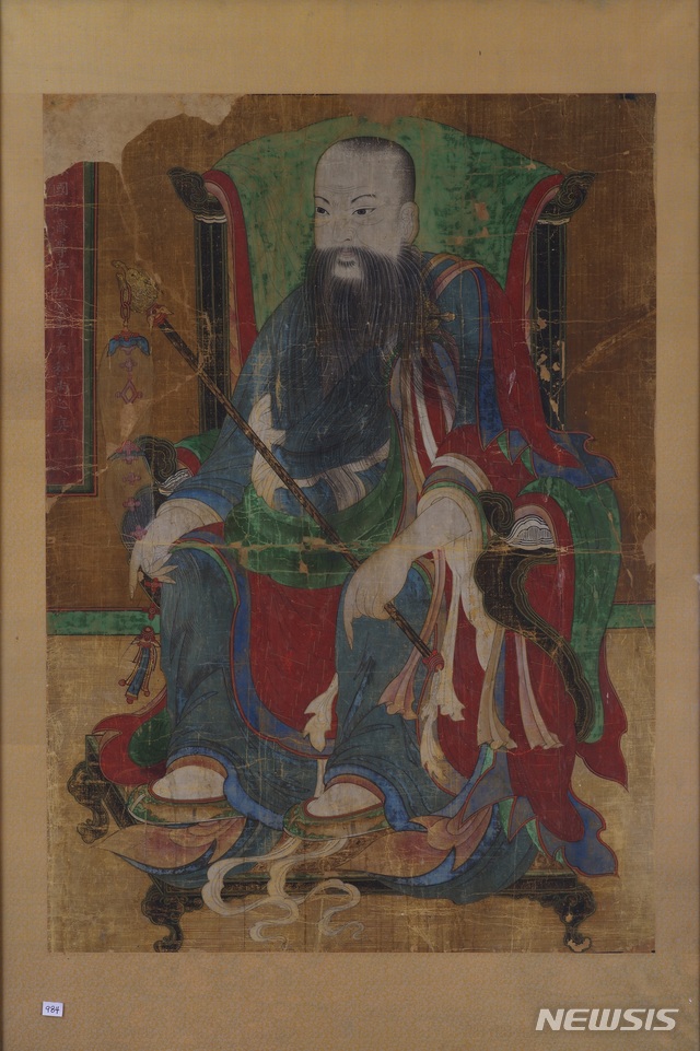 【서울=뉴시스】 이수지 기자 = 국립중앙박물관이 '일본 교토 고쇼지 소장 사명대사 유묵'을 15일부터 11월17일까지 국립중앙박물관 상설전시실 1층 중근세관 조선1실에서 특별 공개한다. '사명대사 진영'. 19세기작. 동국대학교박물관 소장 (사진=국립중앙박물관 제공) 2019.10.15.suejeeq@newsis.com