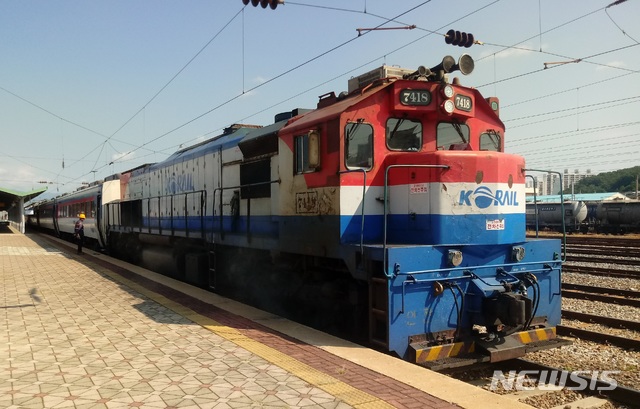 무궁화호 열차가 영주역으로 진입하고 있다. (사진=한국철도 대구경북본부 제공) 