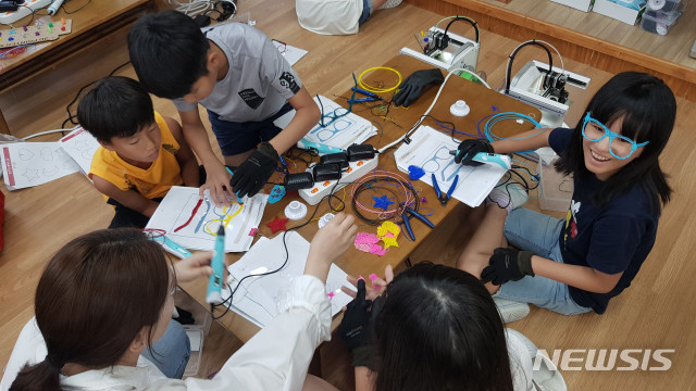 【창원=뉴시스】지난 15일 개관한 경남 창원 신방초등학교 'IT-체험공방형 꿈공작소'.2019.110.16.(사진=신방초등학교 제공) photo@newsis.com