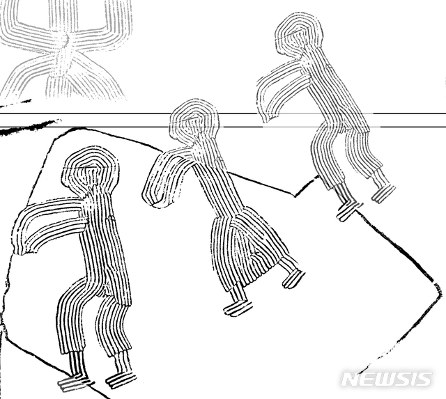 【서울=뉴시스】 이수지 기자 = 국립경주문화재연구소는 2014년부터 진행 중인 쪽샘 44호 돌무지덧널무덤 발굴조사에서 신라 행렬도가 새겨진 토기, 말 문양이 새겨진 토기, 제사와 관련된 유물 110여점을 확인했다고 16일 밝혔다. 쪽샘 44호에서 출토된 행렬도가 새겨진 토기의 무용 그림.&nbsp; (사진=문화재청 제공) 2019.10.16. suejeeq@newsis.com