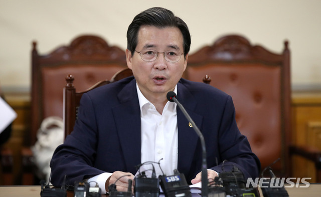 【서울=뉴시스】김선웅 기자 = 김용범 기획재정부 1차관이 16일 오전 서울 중구 은행회관에서 열린 확대 거시경제 금융회의에서 발언을 하고 있다. 2019.10.16.&nbsp; mangusta@newsis.com