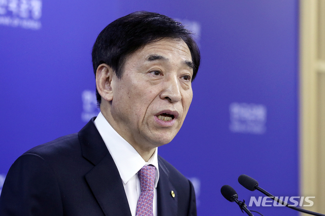 한은, 가보지 않은 길 가나…내년 금리 1% 시대 가능성(종합)