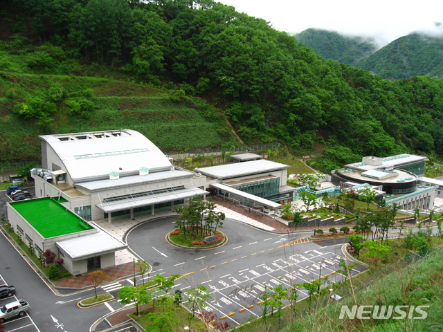 【충주=뉴시스】충주시 장사시설 '하늘나라' 전경.(사진=충주시 제공) photo@newsis.com