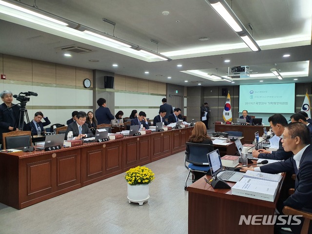 국회 기획재정위원회의 17일 대구지방국세청에서 열린 대구국세청과 한국은행 대구경북본부, 포항본부의 국정감사.