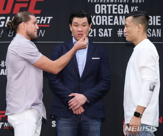 【서울=뉴시스】 UFC 페더급 세계랭킹 6위 정찬성(32)은 17일 서울 그랜드힐튼 그랜드볼룸에서 기자회견을 열었다. 정찬성은 오는 12월 21일세계랭킹 2위 브라이언 오르테가(28·미국)와 맞대결을 펼친다.(사진 = 커넥티비티 제공)