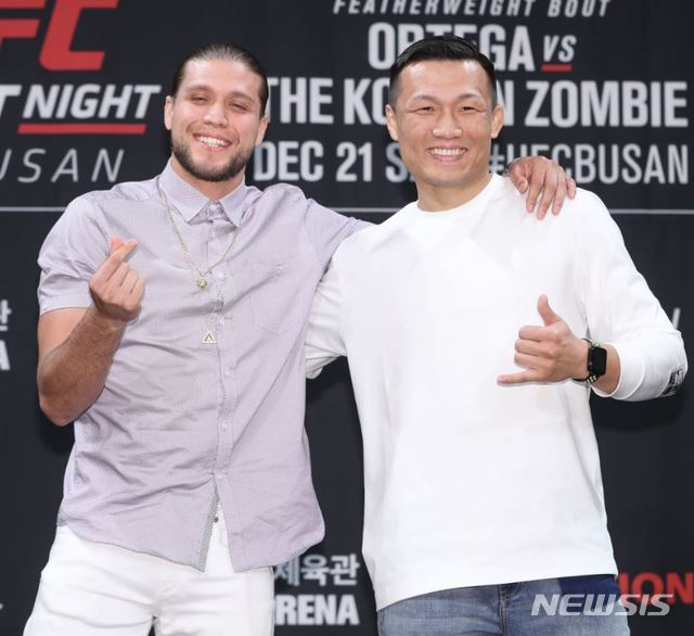 【서울=뉴시스】 UFC 페더급 세계랭킹 6위 정찬성(32)은 17일 서울 그랜드힐튼 그랜드볼룸에서 기자회견을 열었다. 정찬성은 오는 12월 21일 세계랭킹 2위 브라이언 오르테가(28·미국)와 맞대결을 펼친다.(사진 = 커넥티비티 제공)