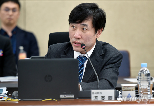 【대구=뉴시스】이무열 기자 = 하태경 바른미래당 의원이 17일 오전 대구 육군 제2작전사령부에서 열린 국회 국방위원회의 대한 국정감사에서 질의 하고 있다. 2019.10.17. lmy@newsis.com