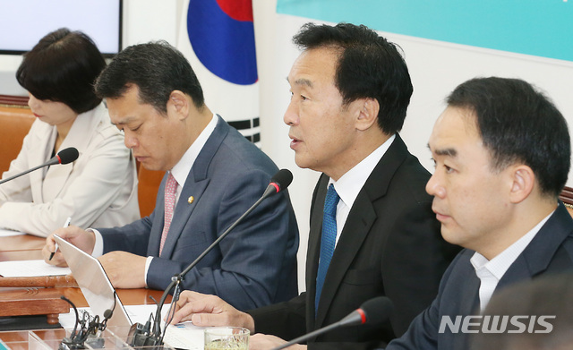 【서울=뉴시스】이종철 기자 = 손학규 바른미래당 대표가 18일 오전 서울 여의도 국회에서 열린 최고위원회의에서 모두발언을 하고 있다. 2019.10.18. jc4321@newsis.com