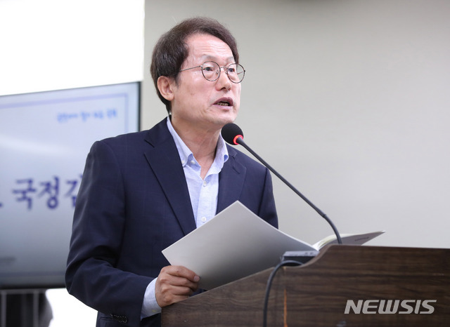 【서울=뉴시스】김선웅 기자 = 조희연 서울시교육감이 18일 서울 종로구 서울시교육청에서 열린 국회 교육위원회의 서울시교육청·인천시교육청·경기도교육청에 대한 국정감사에서 업무보고를 하고 있다. 2019.10.18. mangusta@newsis.com