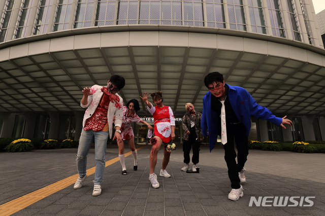 【서울=뉴시스】롯데월드타워 '좀비런'