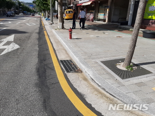 【서울=뉴시스】서울 도봉구 보차도경계석. 2019.10.21. (사진=도봉구 제공)