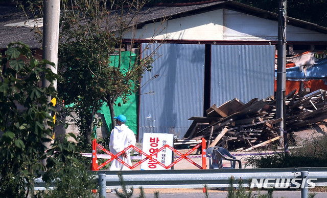 [경산=뉴시스] 아프리카 돼지열병 방역 모습. (사진=뉴시스 DB). photo@newsis.com