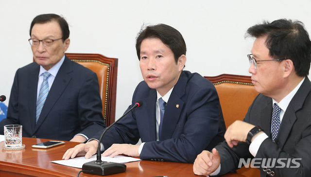 【서울=뉴시스】이종철 기자 = 이인영 더불어민주당 원내대표가 21일 오전 서울 여의도 국회에서 열린 최고위원회의에서 모두발언을 하고 있다. 2019.10.21. jc4321@newsis.com