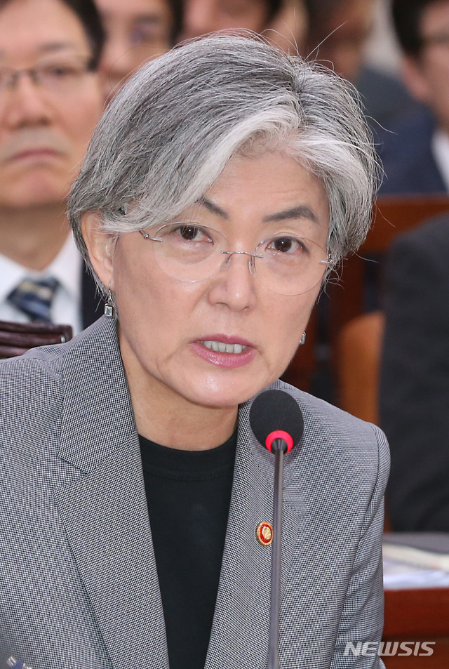 【서울=뉴시스】이종철 기자&nbsp; = 강경화 외교부 장관이 21일 오전 서울 여의도 국회에서 열린 외교통일위원회 종합국정감사에서 의원 질의에 답변하고 있다. 2019.10.21.jc4321@newsis.com