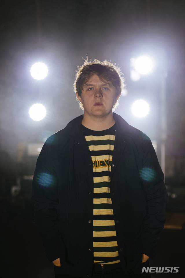 [뉴욕=AP/뉴시스]지난 2019년 10월 11일, 미국 뉴욕 브루클린의 공연장에서 루이스 카팔디가 포즈를 취하고 있다. 2022.09.08.